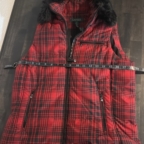 Lauren Ralph Lauren Red Plaid Faux Fur Collar Zip Puffer Vest Size Small NWOT - Picture 6 of 7